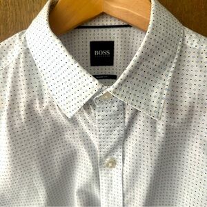 Hugo Boss Sharp Fit Dress Shirt – White w/ Blue Micro Print (M)